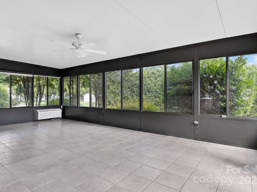 1015 37th Avenue, Hickory, NC 28601.  MLS# CAR4278396, YatesRealty ID 31379. 