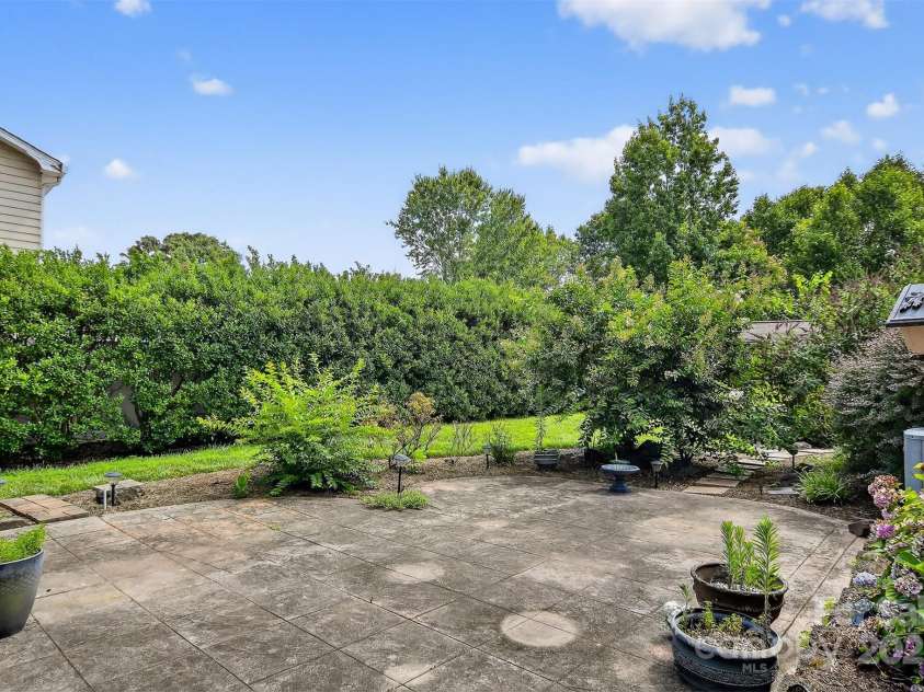 1015 37th Avenue, Hickory, NC 28601.  MLS# CAR4278396, YatesRealty ID 31379. 