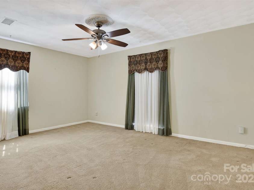 1015 37th Avenue, Hickory, NC 28601.  MLS# CAR4278396, YatesRealty ID 31379. 