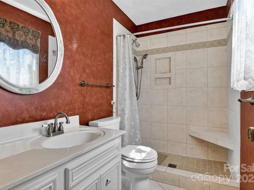 1015 37th Avenue, Hickory, NC 28601.  MLS# CAR4278396, YatesRealty ID 31379. 