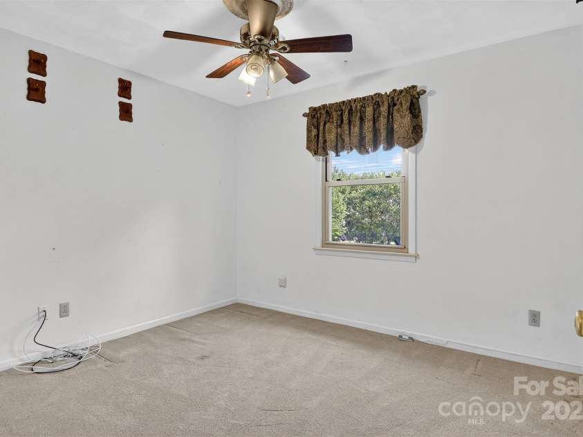 1015 37th Avenue, Hickory, NC 28601.  MLS# CAR4278396, YatesRealty ID 31379. 