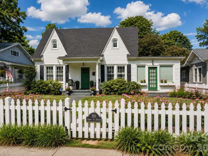 355 Union Street, Concord, NC 28025.  MLS# CAR4389819, YatesRealty ID 31379. 