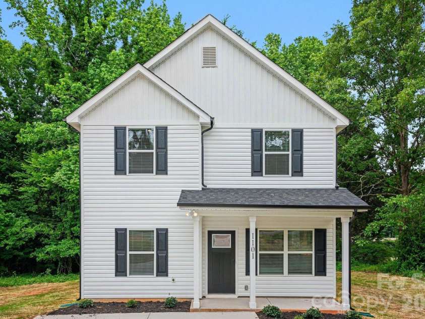 1101 Rogers Lake Road, Kannapolis, NC 28081.  MLS# CAR4385486, YatesRealty ID 31382. 