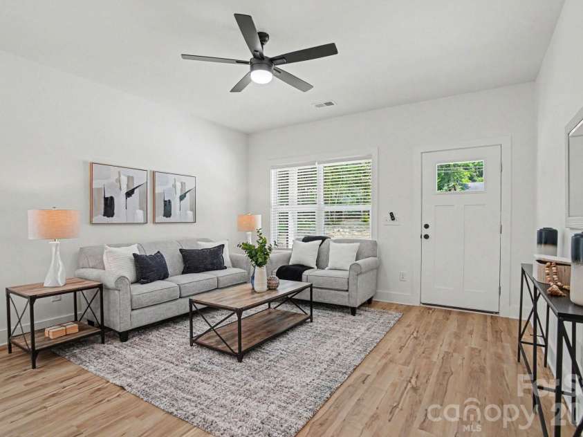 1101 Rogers Lake Road, Kannapolis, NC 28081.  MLS# CAR4385486, YatesRealty ID 31382. 