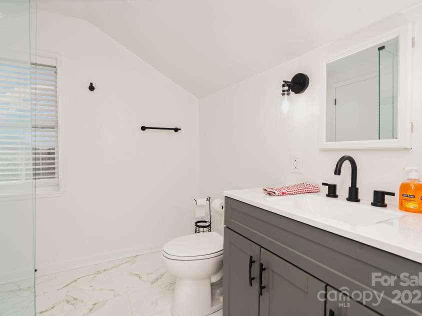 1110 New Hope Road, Gastonia, NC 28054.  MLS# CAR4287099, YatesRealty ID 31383. 