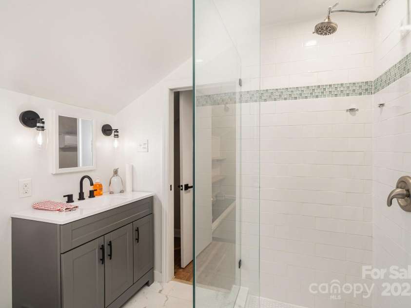 1110 New Hope Road, Gastonia, NC 28054.  MLS# CAR4287099, YatesRealty ID 31383. 