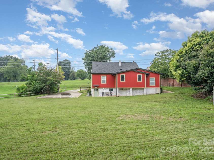 1110 New Hope Road, Gastonia, NC 28054.  MLS# CAR4287099, YatesRealty ID 31383. 