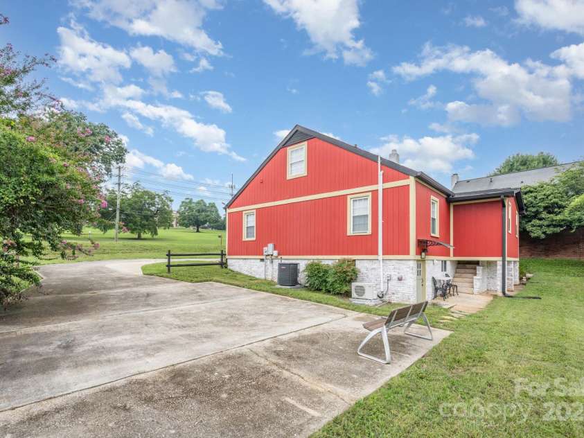 1110 New Hope Road, Gastonia, NC 28054.  MLS# CAR4287099, YatesRealty ID 31383. 