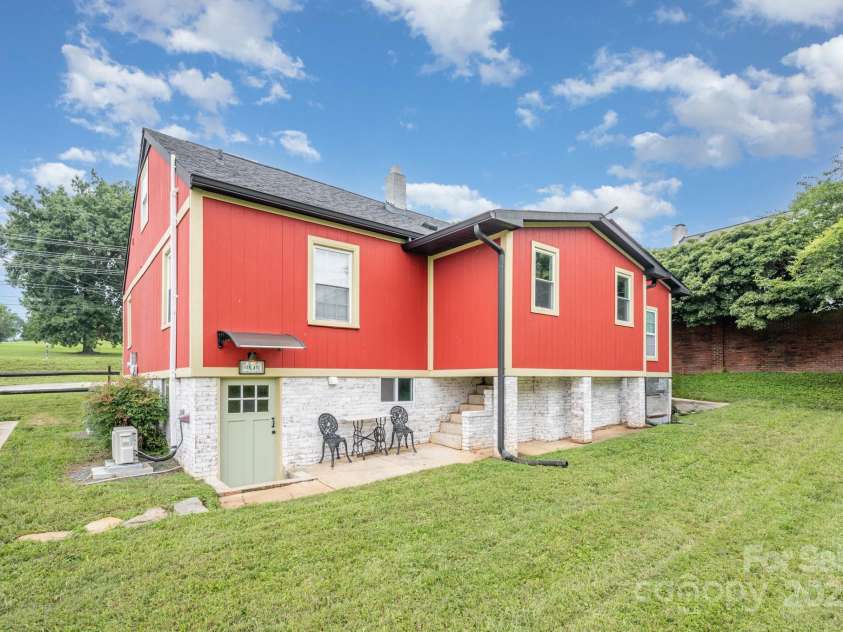 1110 New Hope Road, Gastonia, NC 28054.  MLS# CAR4287099, YatesRealty ID 31383. 