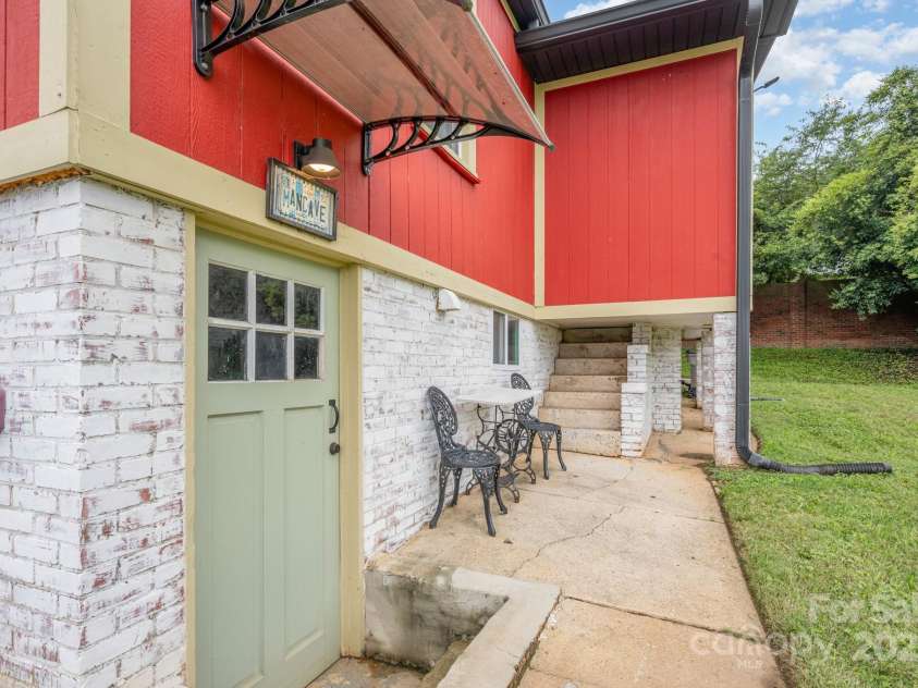 1110 New Hope Road, Gastonia, NC 28054.  MLS# CAR4287099, YatesRealty ID 31383. 