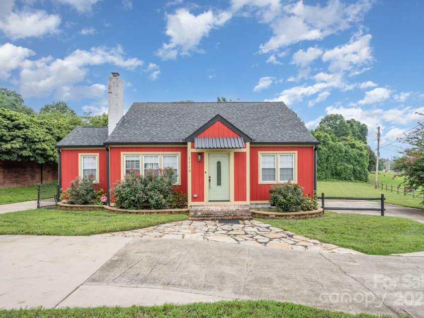 1110 New Hope Road, Gastonia, NC 28054.  MLS# CAR4287099, YatesRealty ID 31383. 