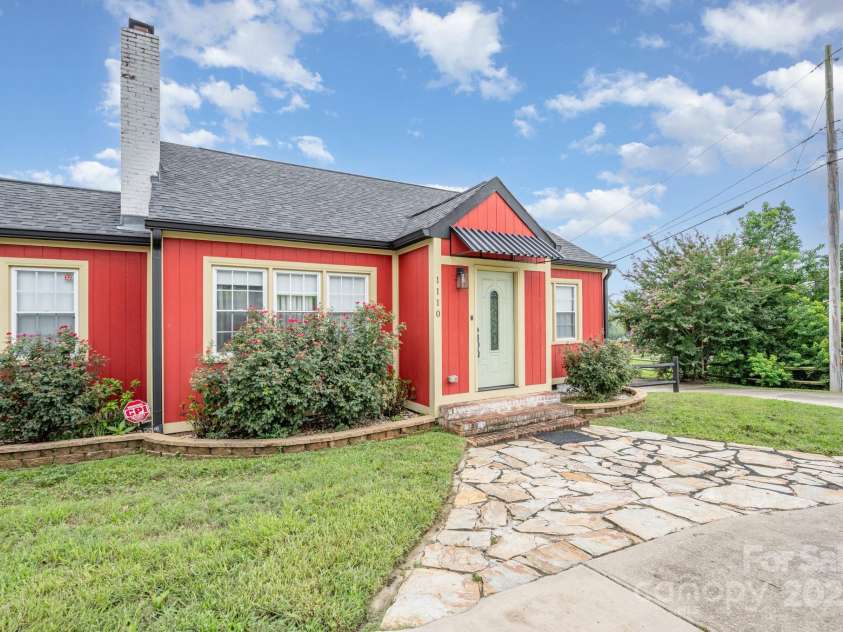 1110 New Hope Road, Gastonia, NC 28054.  MLS# CAR4287099, YatesRealty ID 31383. 