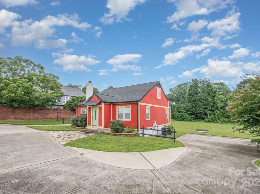 1110 New Hope Road, Gastonia, NC 28054.  MLS# CAR4287099, YatesRealty ID 31383. 