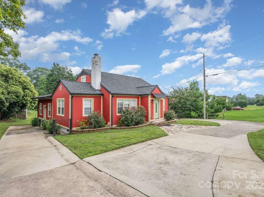 1110 New Hope Road, Gastonia, NC 28054.  MLS# CAR4287099, YatesRealty ID 31383. 