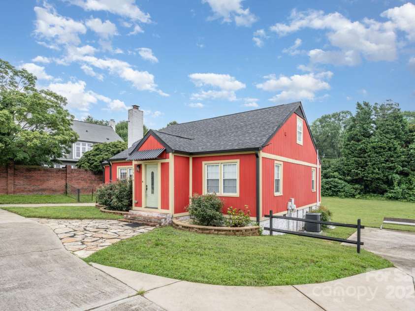 1110 New Hope Road, Gastonia, NC 28054.  MLS# CAR4287099, YatesRealty ID 31383. 