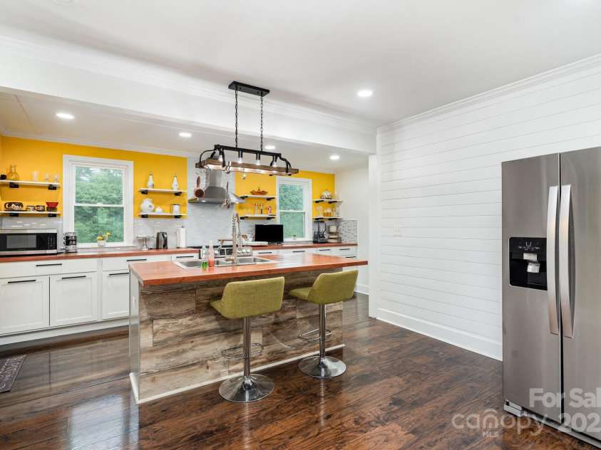 1110 New Hope Road, Gastonia, NC 28054.  MLS# CAR4287099, YatesRealty ID 31383. 