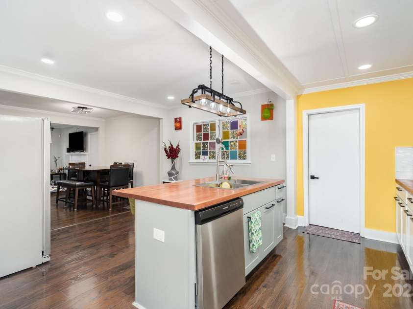 1110 New Hope Road, Gastonia, NC 28054.  MLS# CAR4287099, YatesRealty ID 31383. 