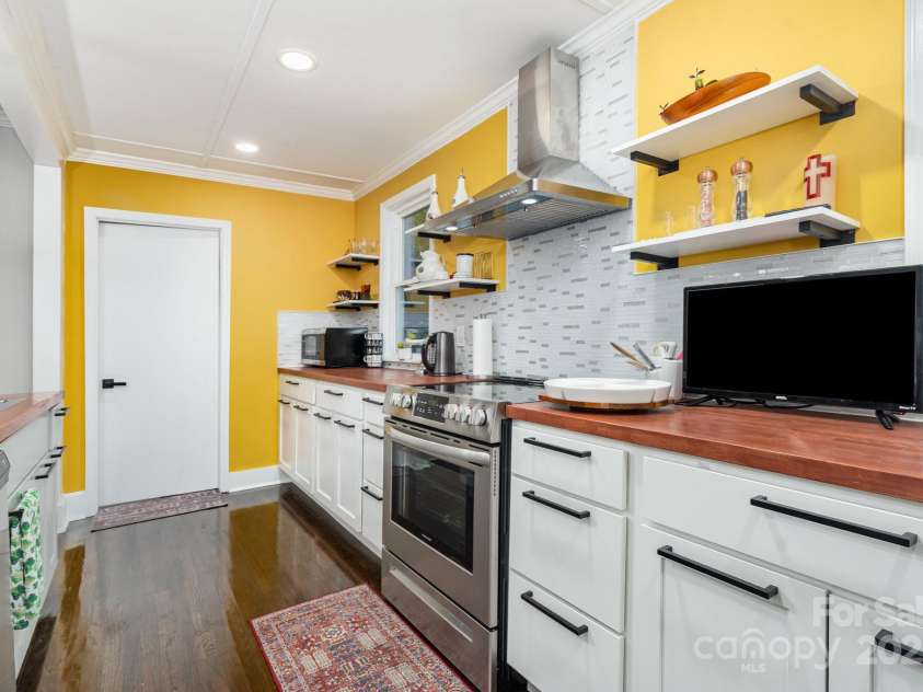 1110 New Hope Road, Gastonia, NC 28054.  MLS# CAR4287099, YatesRealty ID 31383. 