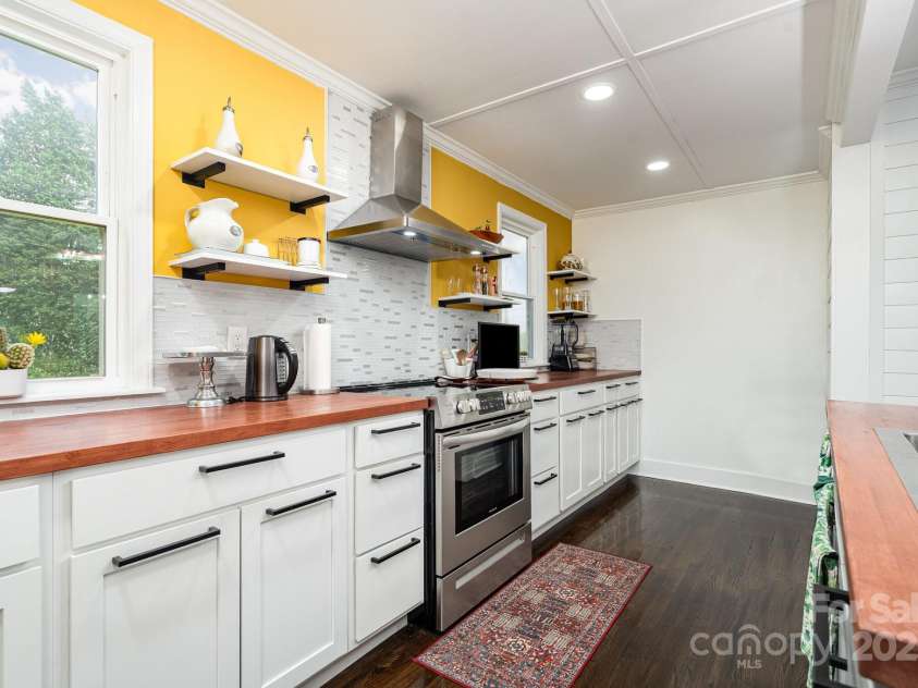 1110 New Hope Road, Gastonia, NC 28054.  MLS# CAR4287099, YatesRealty ID 31383. 