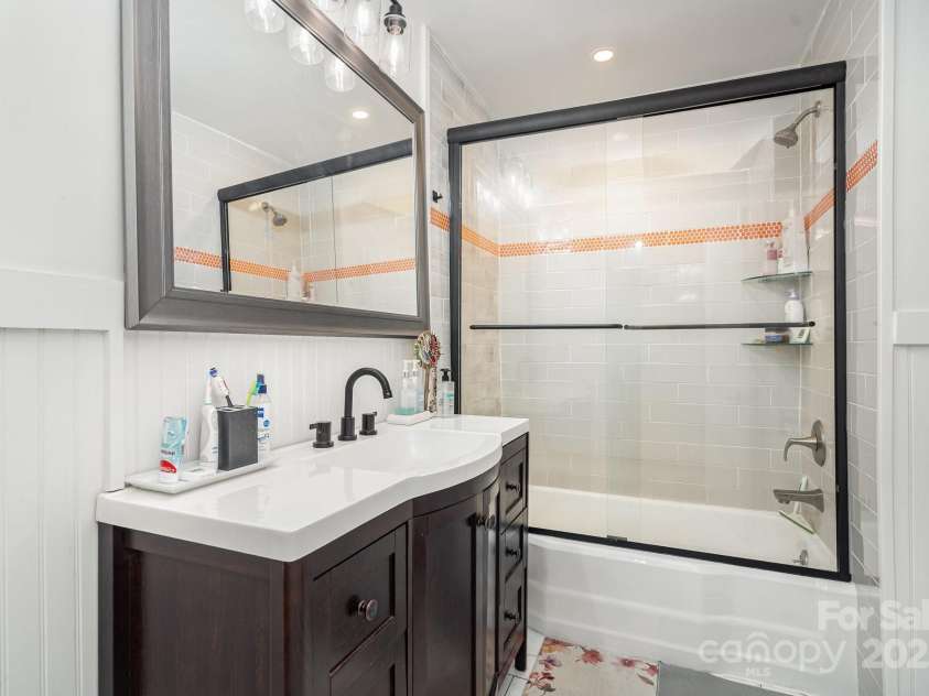 1110 New Hope Road, Gastonia, NC 28054.  MLS# CAR4287099, YatesRealty ID 31383. 