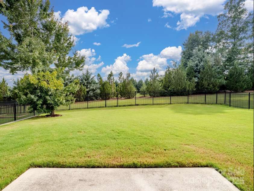 12610 Old Westbury Drive, Cornelius, NC 28031.  MLS# CAR4289586, YatesRealty ID 31384. 