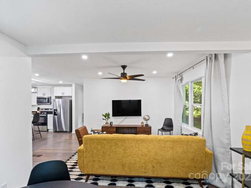 1238 Moretz Avenue, Charlotte, NC 28206.  MLS# CAR4286825, YatesRealty ID 31385. 