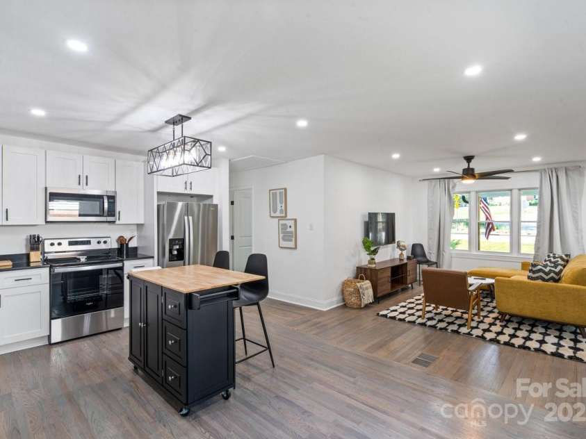 1238 Moretz Avenue, Charlotte, NC 28206.  MLS# CAR4286825, YatesRealty ID 31385. 