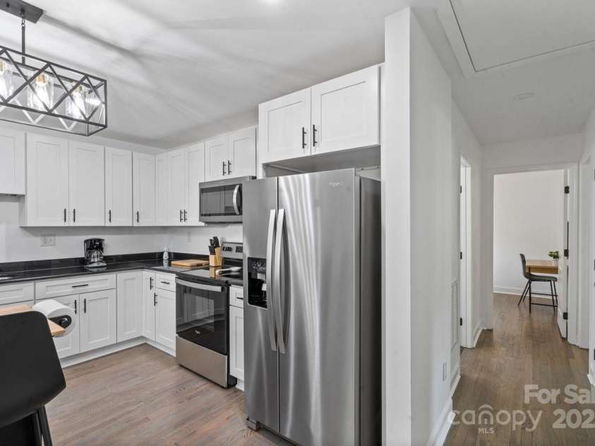 1238 Moretz Avenue, Charlotte, NC 28206.  MLS# CAR4286825, YatesRealty ID 31385. 