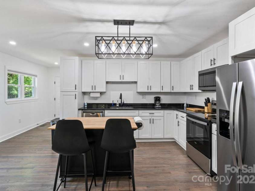 1238 Moretz Avenue, Charlotte, NC 28206.  MLS# CAR4286825, YatesRealty ID 31385. 