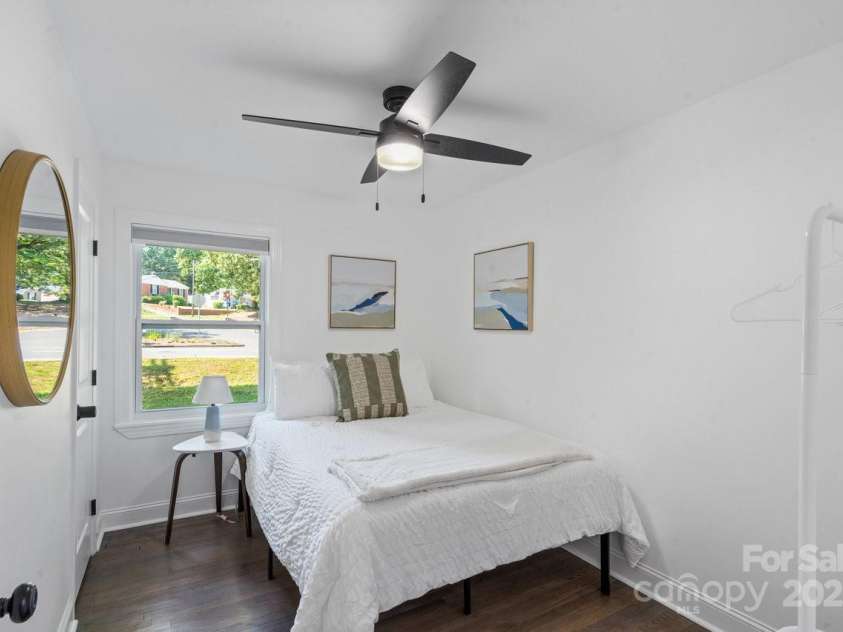 1238 Moretz Avenue, Charlotte, NC 28206.  MLS# CAR4286825, YatesRealty ID 31385. 