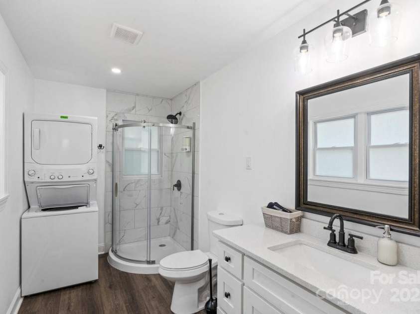 1238 Moretz Avenue, Charlotte, NC 28206.  MLS# CAR4286825, YatesRealty ID 31385. 