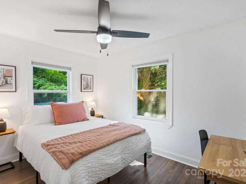 1238 Moretz Avenue, Charlotte, NC 28206.  MLS# CAR4286825, YatesRealty ID 31385. 