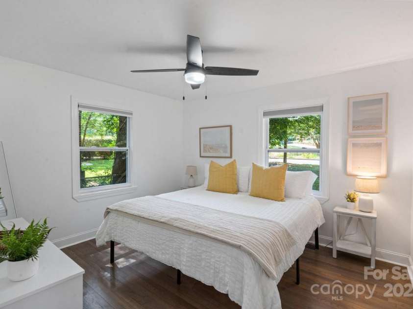 1238 Moretz Avenue, Charlotte, NC 28206.  MLS# CAR4286825, YatesRealty ID 31385. 