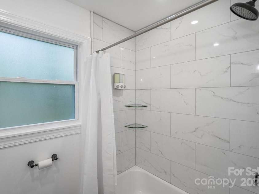 1238 Moretz Avenue, Charlotte, NC 28206.  MLS# CAR4286825, YatesRealty ID 31385. 