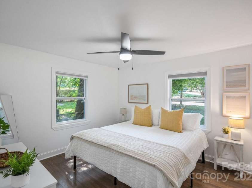 1238 Moretz Avenue, Charlotte, NC 28206.  MLS# CAR4286825, YatesRealty ID 31385. 