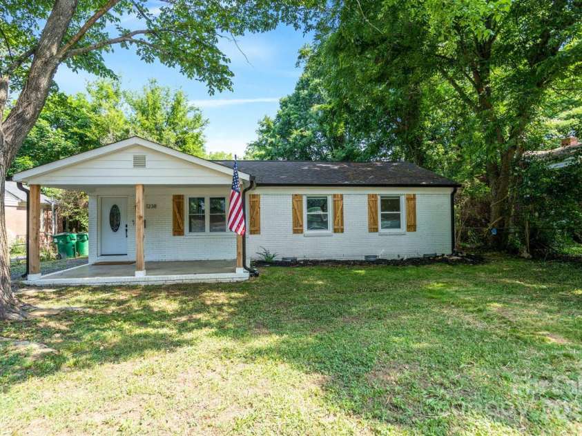 1238 Moretz Avenue, Charlotte, NC 28206.  MLS# CAR4286825, YatesRealty ID 31385. 