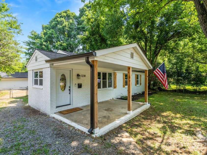 1238 Moretz Avenue, Charlotte, NC 28206.  MLS# CAR4286825, YatesRealty ID 31385. 