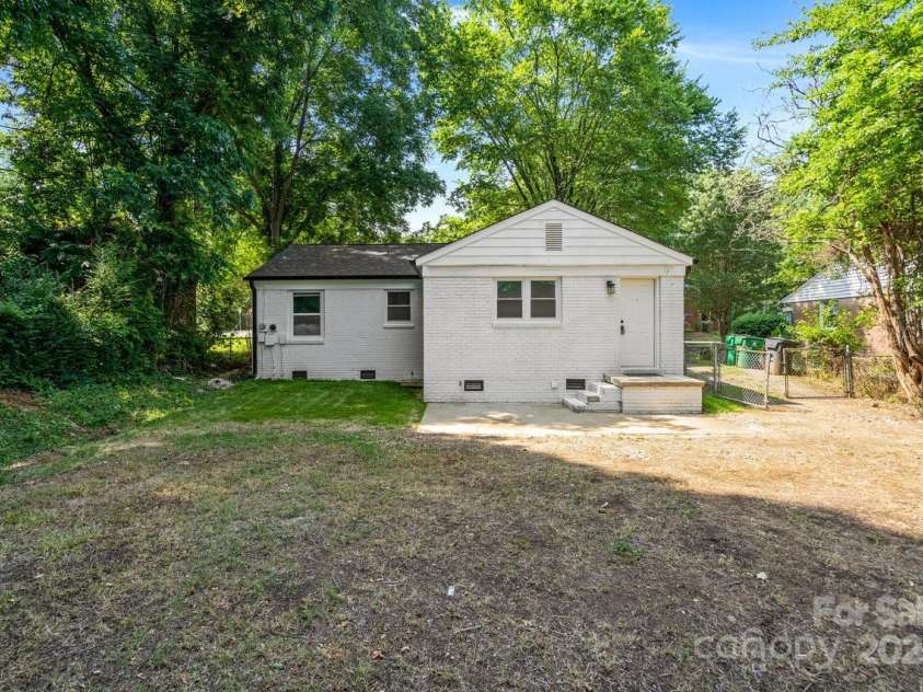 1238 Moretz Avenue, Charlotte, NC 28206.  MLS# CAR4286825, YatesRealty ID 31385. 