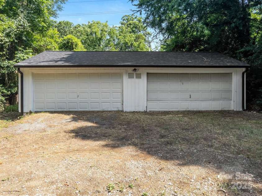 1238 Moretz Avenue, Charlotte, NC 28206.  MLS# CAR4286825, YatesRealty ID 31385. 