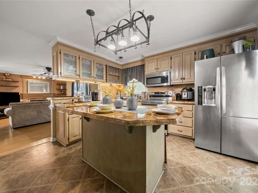 9426 Copper Hill Lane, Charlotte, NC 28269.  MLS# CAR4283016, YatesRealty ID 31386. 