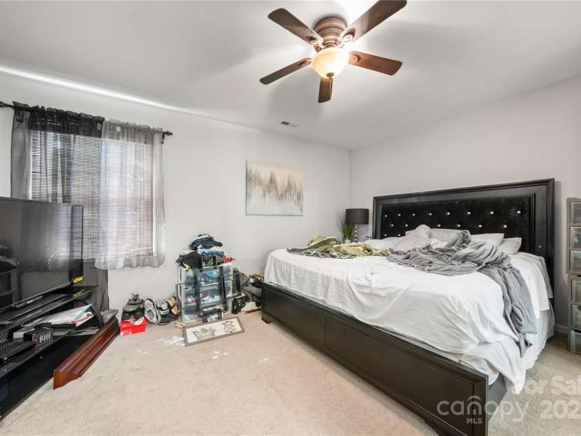 9426 Copper Hill Lane, Charlotte, NC 28269.  MLS# CAR4283016, YatesRealty ID 31386. 