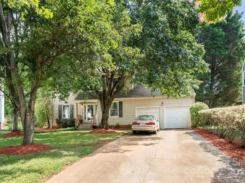 9426 Copper Hill Lane, Charlotte, NC 28269.  MLS# CAR4283016, YatesRealty ID 31386. 