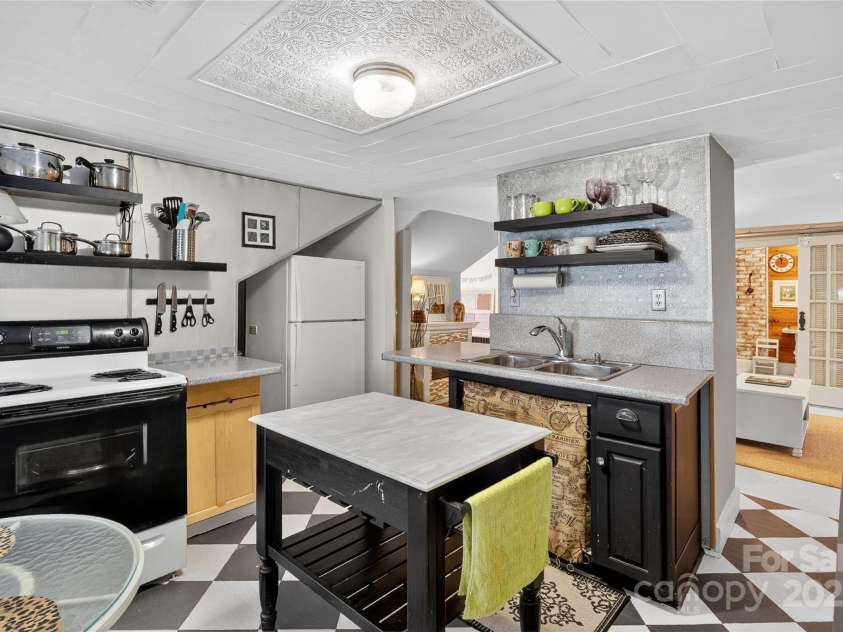 178 Caldwell Street, Brevard, NC 28712.  MLS# CAR4289391, YatesRealty ID 31387. 