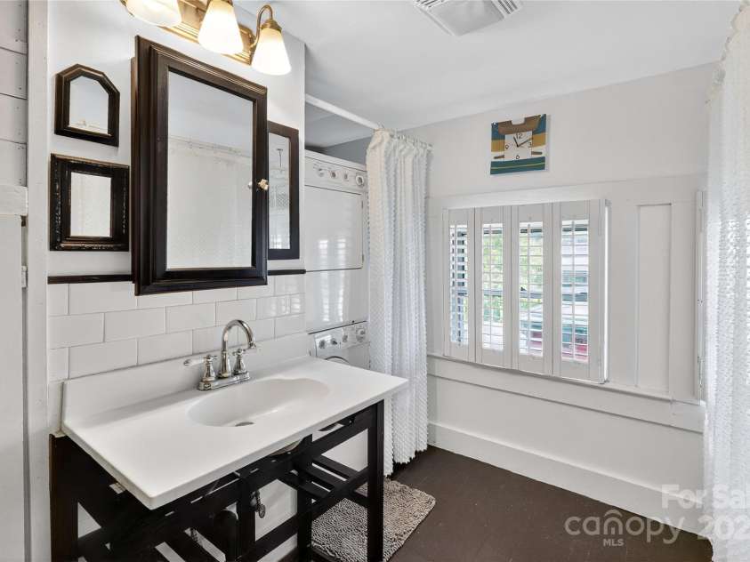 178 Caldwell Street, Brevard, NC 28712.  MLS# CAR4289391, YatesRealty ID 31387. 