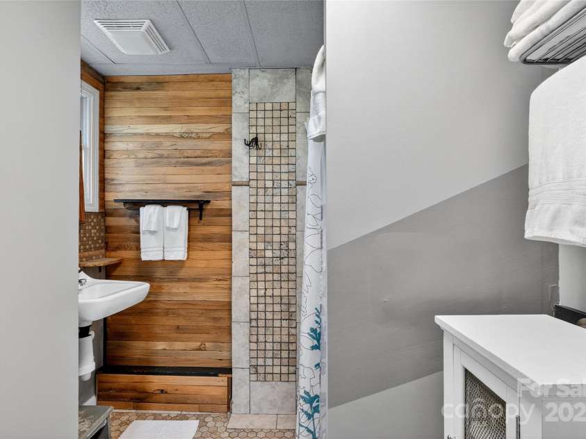 178 Caldwell Street, Brevard, NC 28712.  MLS# CAR4289391, YatesRealty ID 31387. 