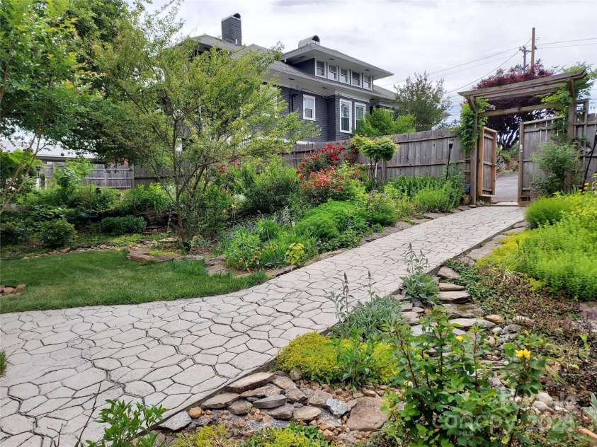 178 Caldwell Street, Brevard, NC 28712.  MLS# CAR4289391, YatesRealty ID 31387. 