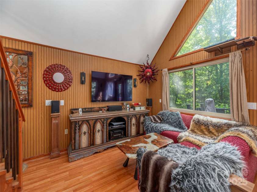 160 Tracy Place, Clyde, NC 28721.  MLS# CAR4282174, YatesRealty ID 31389. 