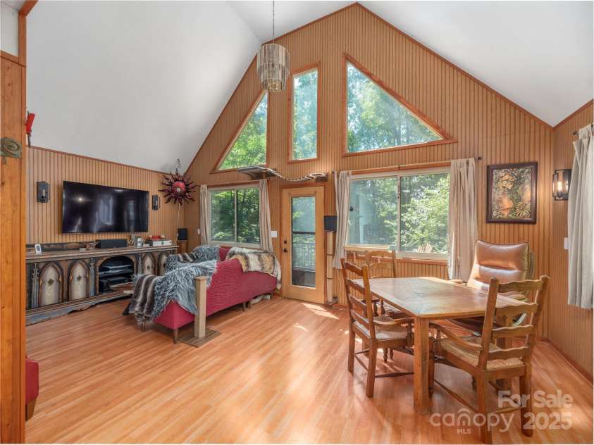 160 Tracy Place, Clyde, NC 28721.  MLS# CAR4282174, YatesRealty ID 31389. 