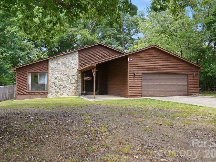 4119 Bon Rea Drive, Charlotte, NC 28226.  MLS# CAR4386771, YatesRealty ID 31389. 