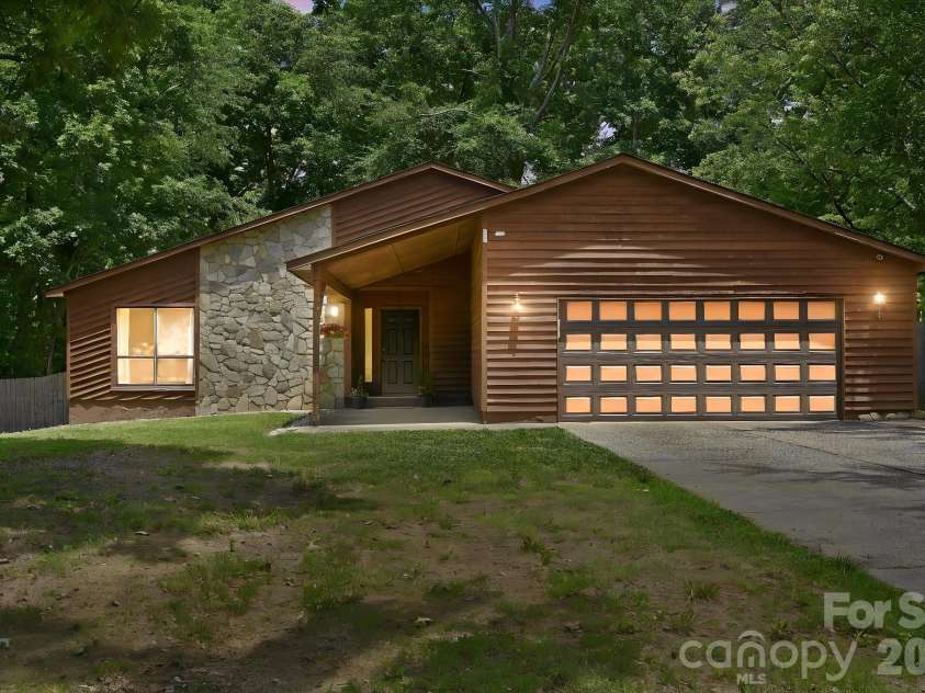 4119 Bon Rea Drive, Charlotte, NC 28226.  MLS# CAR4386771, YatesRealty ID 31389. 